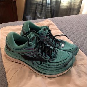 Brooks Glycerin 15. Never worn